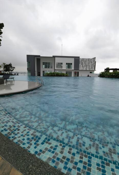 A1403 Jb City Sks Habitat Larkin 2Br 6Pax 100Mbps Netflix!! By Stay Johor Bahru Exterior photo