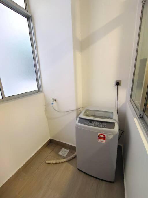 A1403 Jb City Sks Habitat Larkin 2Br 6Pax 100Mbps Netflix!! By Stay Johor Bahru Exterior photo