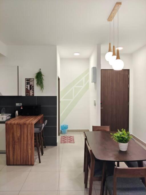 A1403 Jb City Sks Habitat Larkin 2Br 6Pax 100Mbps Netflix!! By Stay Johor Bahru Exterior photo
