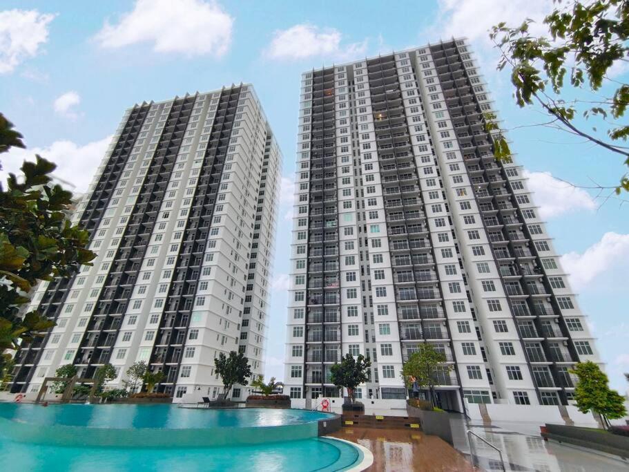 A1403 Jb City Sks Habitat Larkin 2Br 6Pax 100Mbps Netflix!! By Stay Johor Bahru Exterior photo
